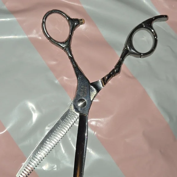 4 Pc.Bundle Professional Hair Cutting Shears and Thinning  Shears - Picture 3 of 10